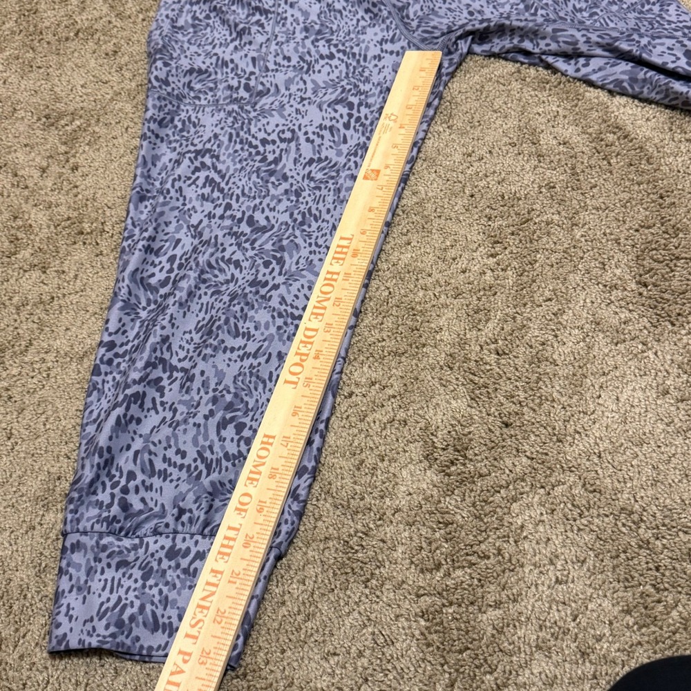 Athleta Salutation Crop Jogger Pants Women's Size S Gray Leopard Activewear - Picture 4 of 5